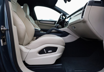 Подержанный автомобиль Porsche Cayenne 2019 года (32 фото)