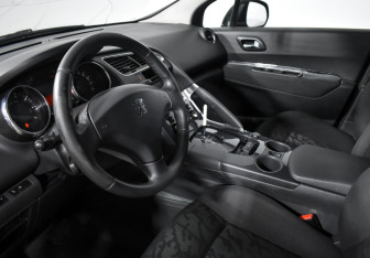 Подержанный автомобиль Peugeot 3008 2012 года (9 фото)