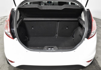Подержанный автомобиль Ford Fiesta Hatchback 2017 года (19 фото)