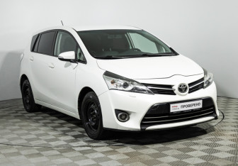 Подержанный автомобиль Toyota Verso 2013 года (3 фото)