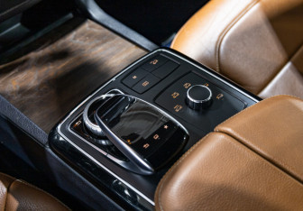 Подержанный автомобиль Mercedes-Benz GLE 2016 года (19 фото)
