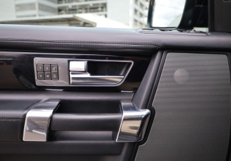 Подержанный автомобиль Land Rover Discovery 2012 года (30 фото)