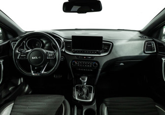 Подержанный автомобиль Kia Ceed Wagon 2021 года (13 фото)