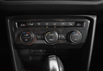 Подержанный автомобиль Volkswagen Tiguan 2018 года (15 фото)