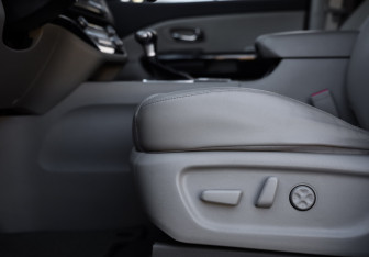 Подержанный автомобиль Kia Carnival 2020 года (24 фото)