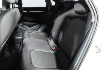 Подержанный автомобиль Audi A3 Sedan 2018 года (10 фото)