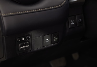 Подержанный автомобиль Toyota RAV4 2013 года (14 фото)