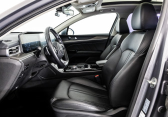 Подержанный автомобиль Kia K5 2022 года (25 фото)