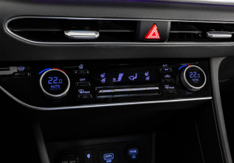 Подержанный автомобиль Hyundai Sonata 2021 года (14 фото)