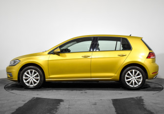 Подержанный автомобиль Volkswagen Golf Hatchback 2018 года (8 фото)