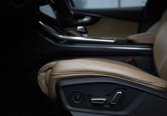 Подержанный автомобиль Audi Q8 2018 года (27 фото)