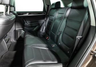 Подержанный автомобиль Volkswagen Touareg 2013 года (10 фото)