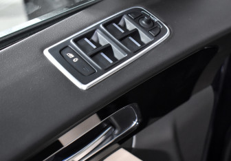Подержанный автомобиль Jaguar F-Pace 2019 года (10 фото)