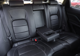 Подержанный автомобиль Jaguar F-Pace 2016 года (28 фото)