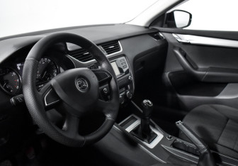 Подержанный автомобиль Skoda Octavia Liftback 2014 года (9 фото)