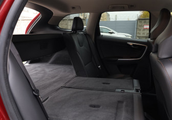 Подержанный автомобиль Volvo XC60 2014 года (15 фото)