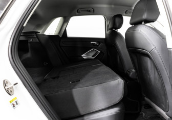 Подержанный автомобиль Audi Q3 2019 года (24 фото)