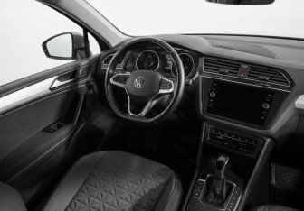 Подержанный автомобиль Volkswagen Tiguan 2020 года (9 фото)
