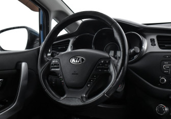 Подержанный автомобиль Kia Ceed Hatchback 2014 года (14 фото)