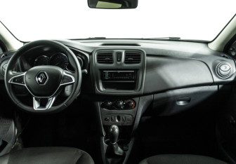 Подержанный автомобиль Renault Logan Sedan 2019 года (13 фото)