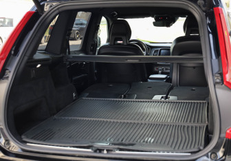 Подержанный автомобиль Volvo XC90 2020 года (32 фото)