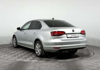 Подержанный автомобиль Volkswagen Jetta Sedan 2018 года (7 фото)