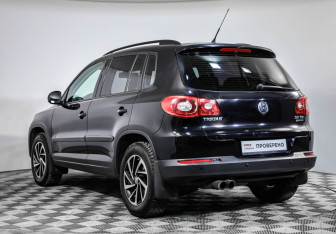 Подержанный автомобиль Volkswagen Tiguan 2010 года (8 фото)