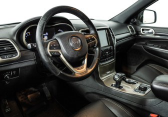 Подержанный автомобиль Jeep Grand Cherokee 2013 года (11 фото)