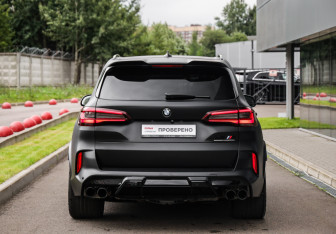 Подержанный автомобиль BMW X5 M 2021 года (7 фото)