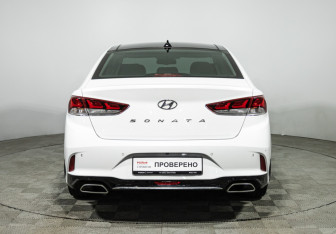 Подержанный автомобиль Hyundai Sonata 2017 года (6 фото)