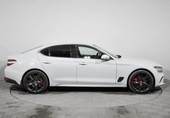 Подержанный автомобиль Genesis G70 2022 года (4 фото)