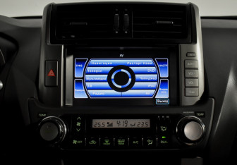 Подержанный автомобиль Toyota Land Cruiser Prado 2011 года (17 фото)