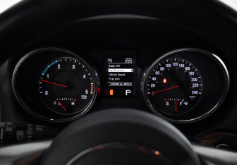 Подержанный автомобиль Jeep Grand Cherokee 2012 года (18 фото)