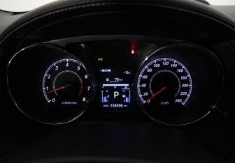 Подержанный автомобиль Peugeot 4007 2012 года (11 фото)