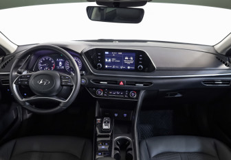 Подержанный автомобиль Hyundai Sonata 2022 года (9 фото)