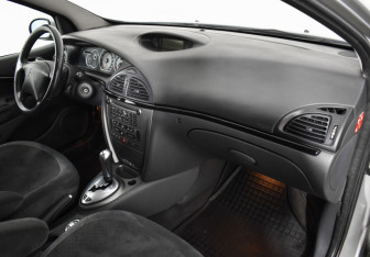 Подержанный автомобиль Citroen C5 Liftback 2006 года (12 фото)