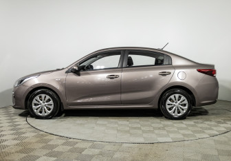 Подержанный автомобиль Kia Rio Sedan 2019 года (8 фото)