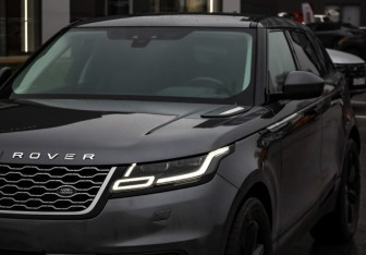 Подержанный автомобиль Land Rover Range Rover Velar 2018 года (2 фото)