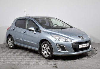 Подержанный автомобиль Peugeot 308 Hatchback 2011 года (3 фото)