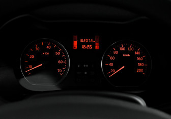 Подержанный автомобиль Nissan Terrano 2015 года (16 фото)