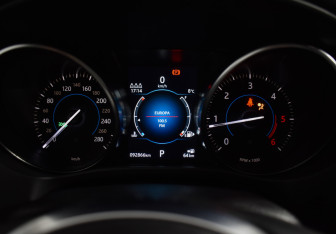 Подержанный автомобиль Jaguar F-Pace 2018 года (21 фото)