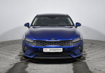 Подержанный автомобиль Kia K5 2021 года (2 фото)