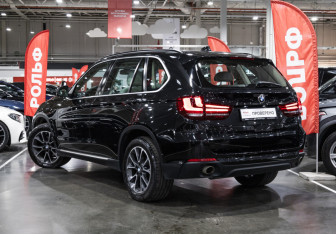 Подержанный автомобиль BMW X5 2015 года (11 фото)