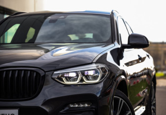 Подержанный автомобиль BMW X4 2021 года (2 фото)