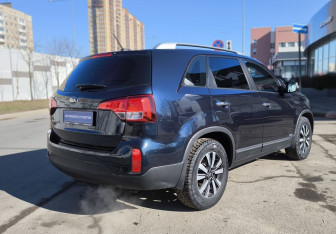 Подержанный автомобиль Kia Sorento 2017 года (4 фото)