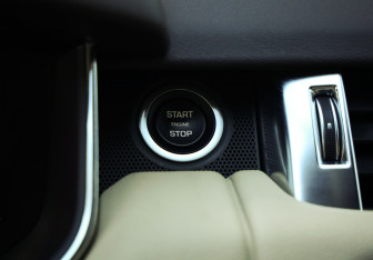 Подержанный автомобиль Land Rover Range Rover Sport 2020 года (27 фото)