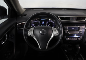 Подержанный автомобиль Nissan X-Trail 2015 года (10 фото)