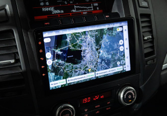 Подержанный автомобиль Mitsubishi Pajero 2011 года (15 фото)