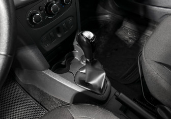 Подержанный автомобиль Renault Logan Sedan 2019 года (11 фото)