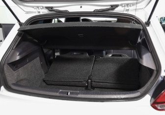 Подержанный автомобиль Volkswagen Scirocco 2011 года (22 фото)